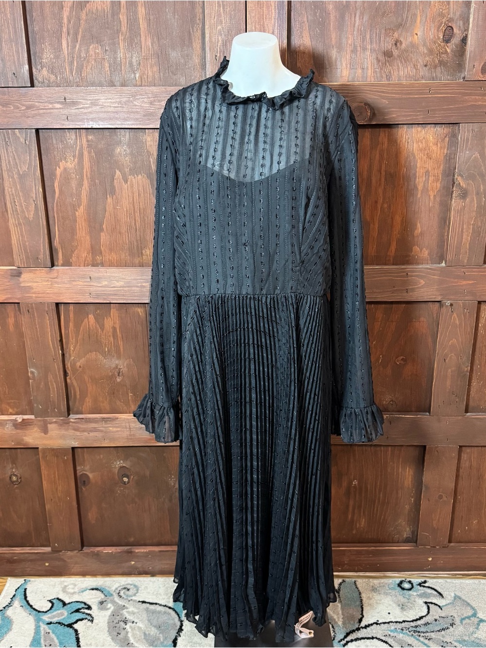 Women's Black Long-Sleeve Ruffle Neck Pleated Midi Dress